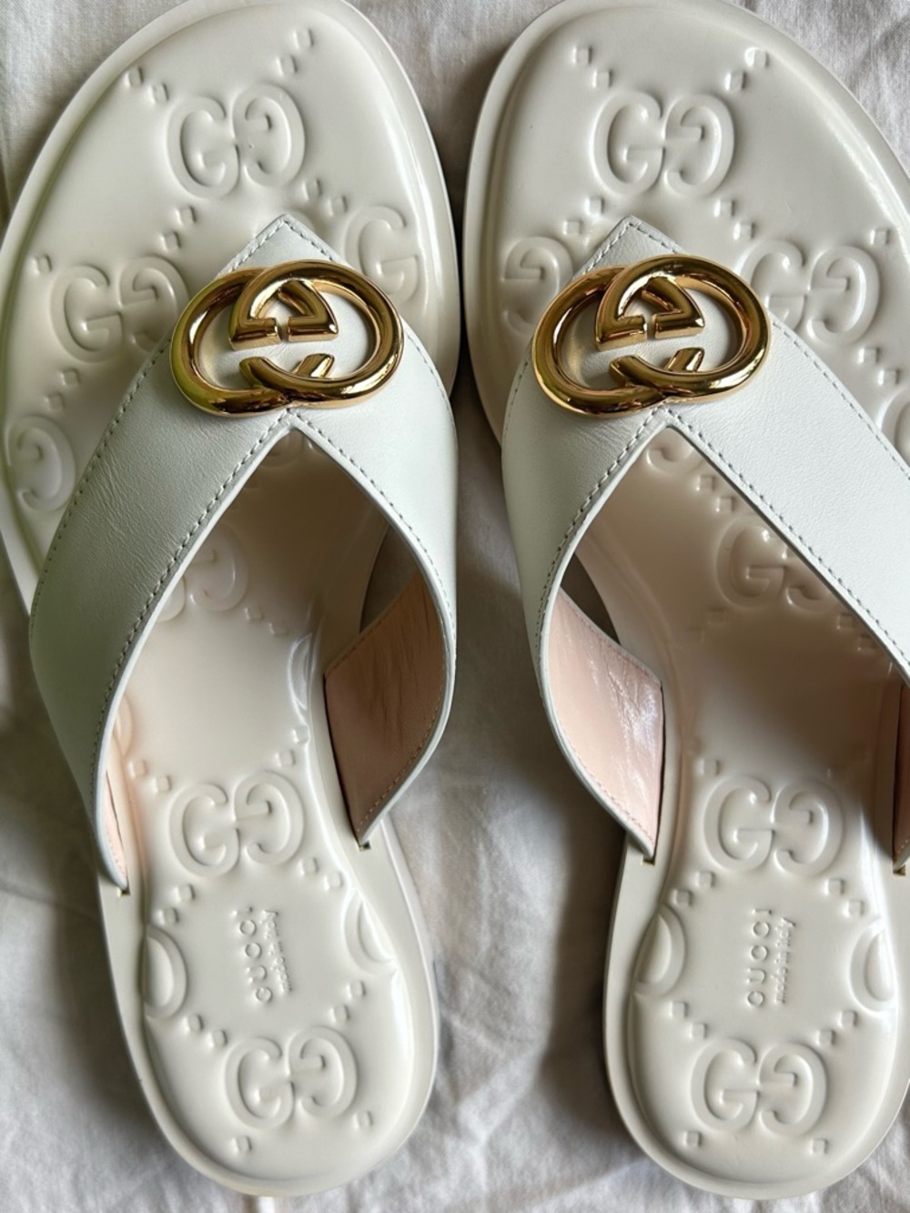 Gucci White Leather GG Logo Thong Sandals with Gold Double G